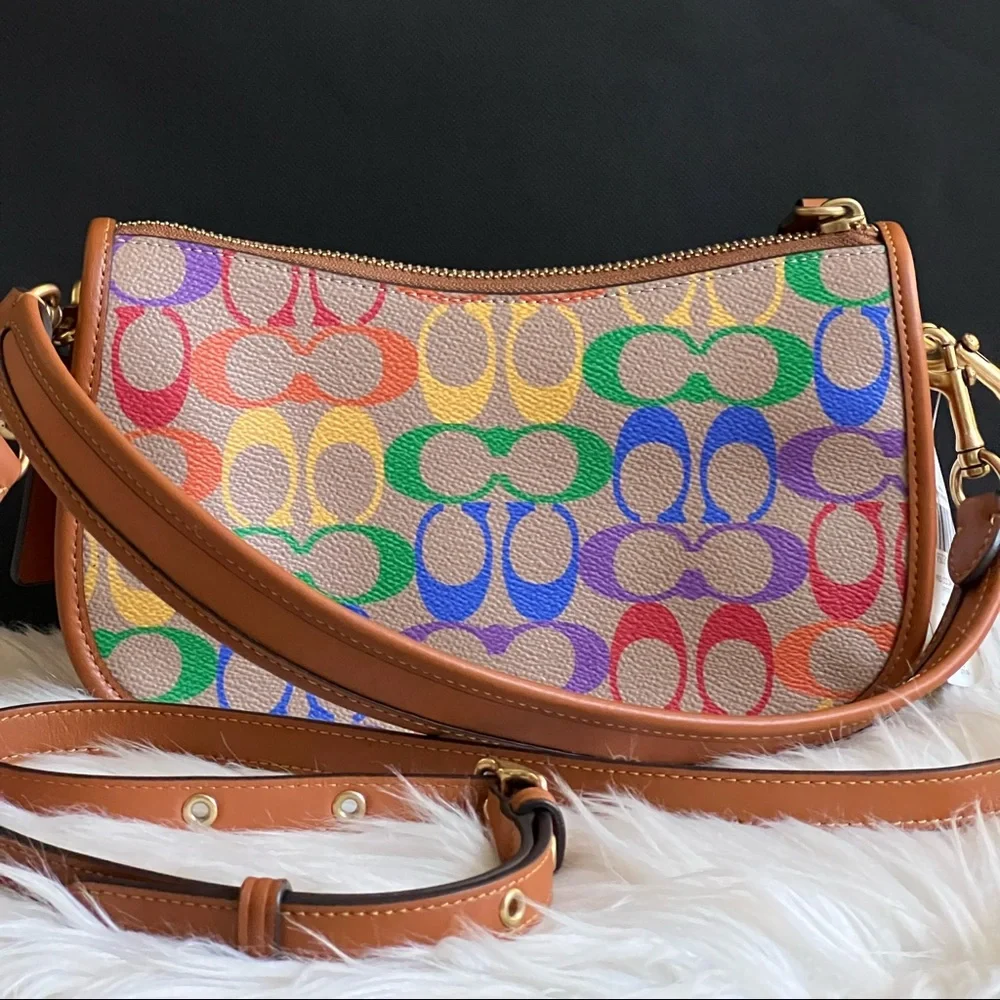 CA100 - Coach Swinger in Rainbow Signature Canvas - Picture 5 of 12
